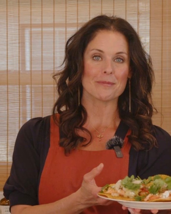 Helene Leeds, MS, holding a plate of real food